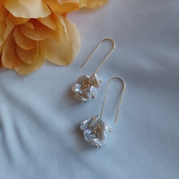 Baroque Pearl Cluster Earrings - Picture 3 of 12